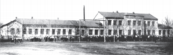Школу в 1942-1943 годах отдали под госпиталь